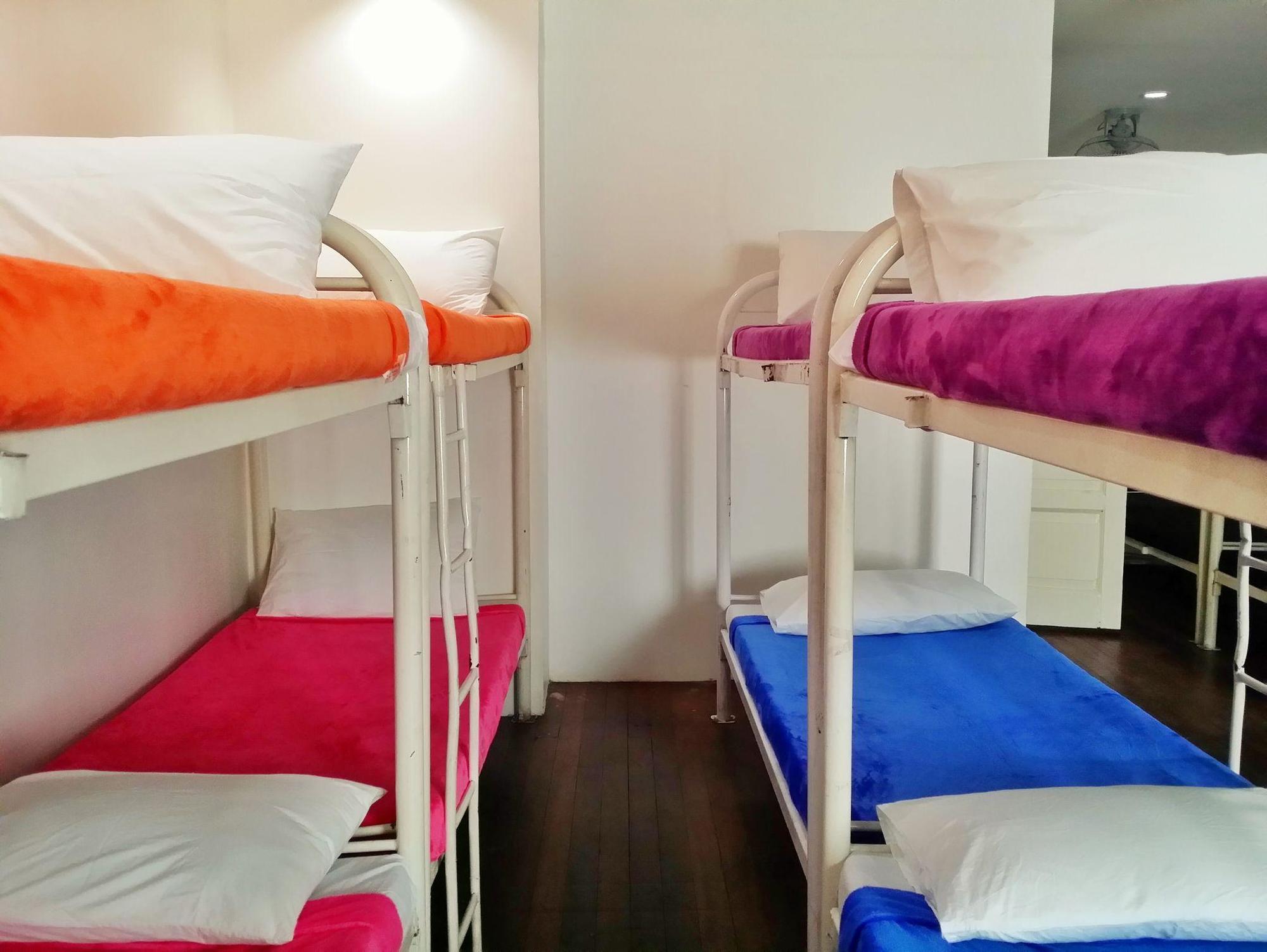 Dormitelsph Bgc * Makati City